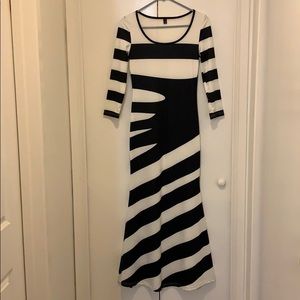 Long white and black 3/4 sleeve dress